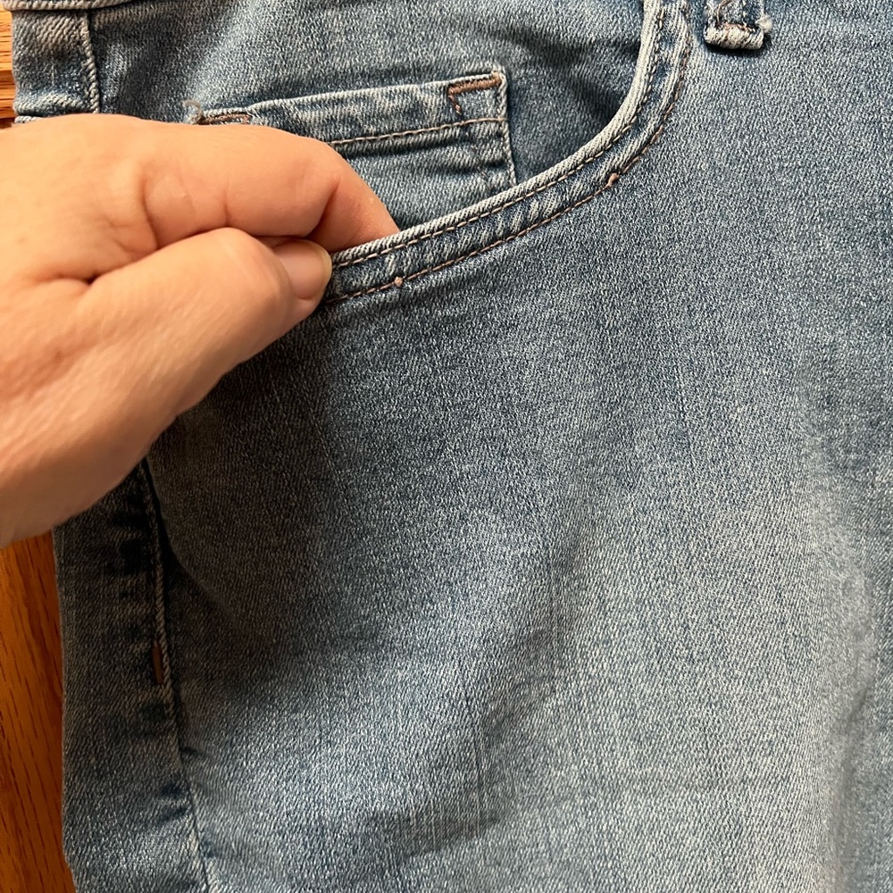 Riders By Lee Women’s Mid Rise Bermuda Jean Shorts, EUC, Size 16 - Picture 4 of 7